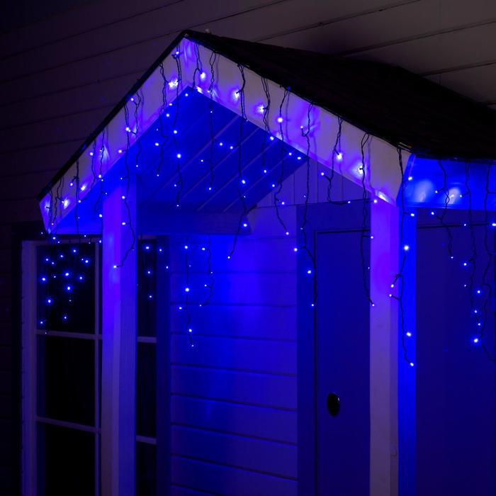 фото Гирлянда бахрома 4×0.6 м ip44 тёмная нить 180 led свечение синее 8 режимов 220 в luazon lighting