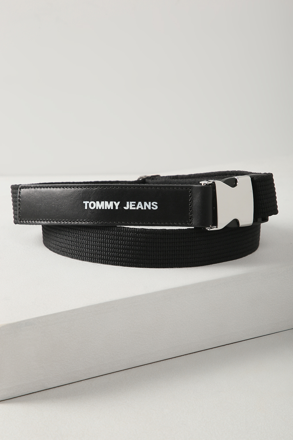 

Ремень мужской Tommy Hilfiger AW0AW10173 черный, AW0AW10173