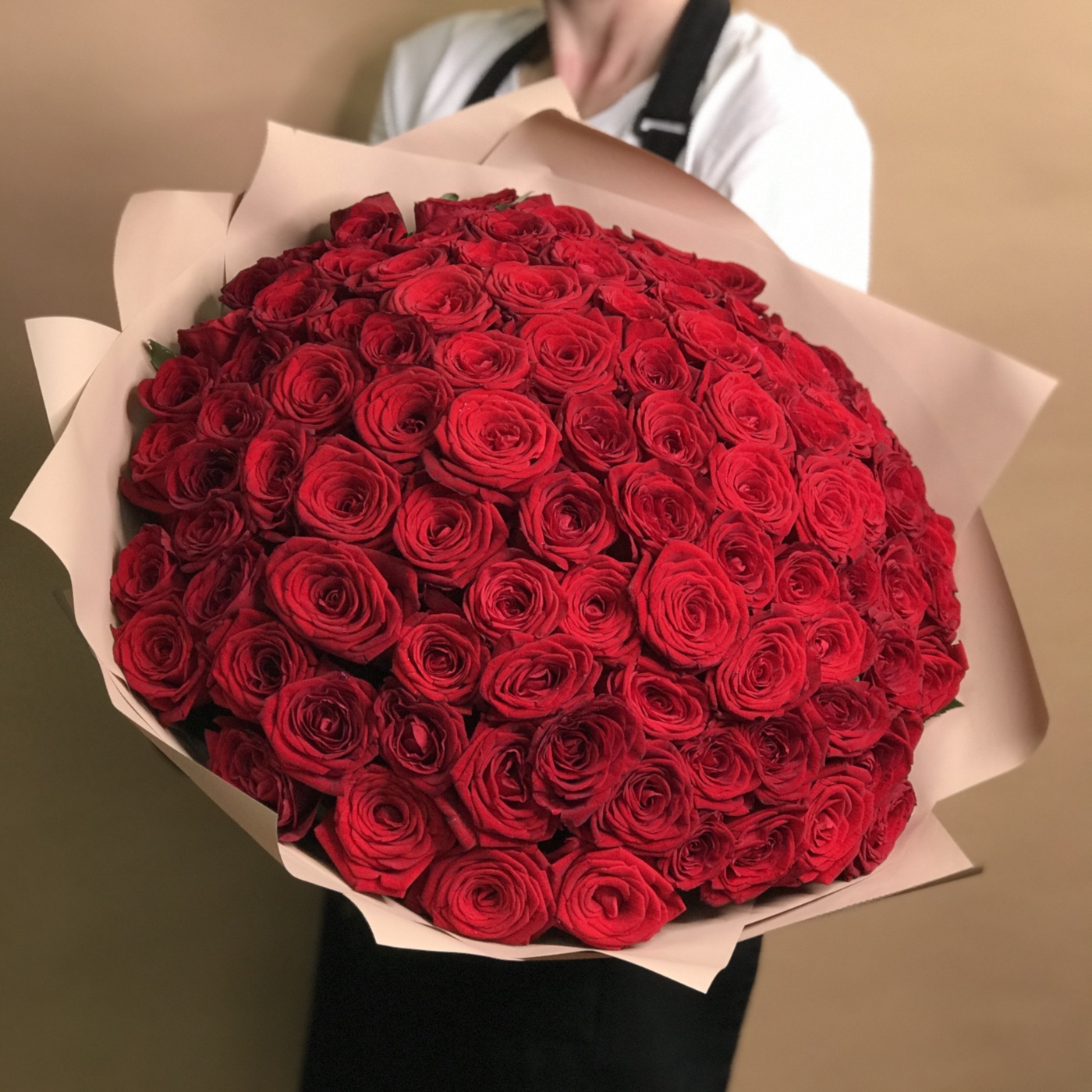 

Букет из 101 красной розы (40 см).