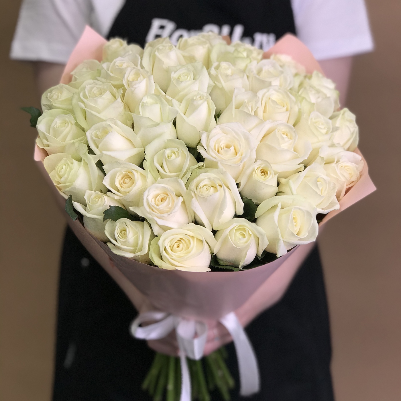 

Букет из 41 белой розы (40 см).