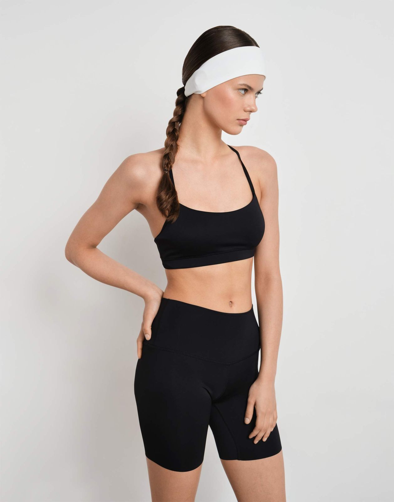 

Спортивный топ женский Gloria Jeans GRT000394 черный L/170, GRT000394