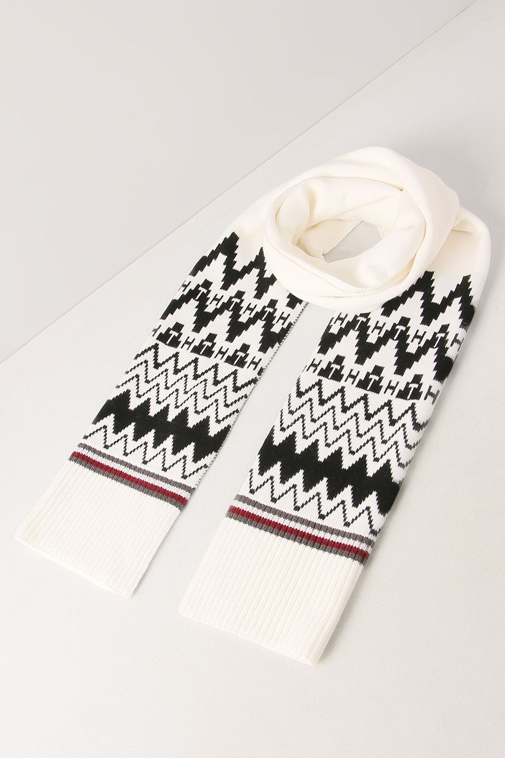 

Шарф мужской Tommy Hilfiger AW0AW11049 белый, AW0AW11049