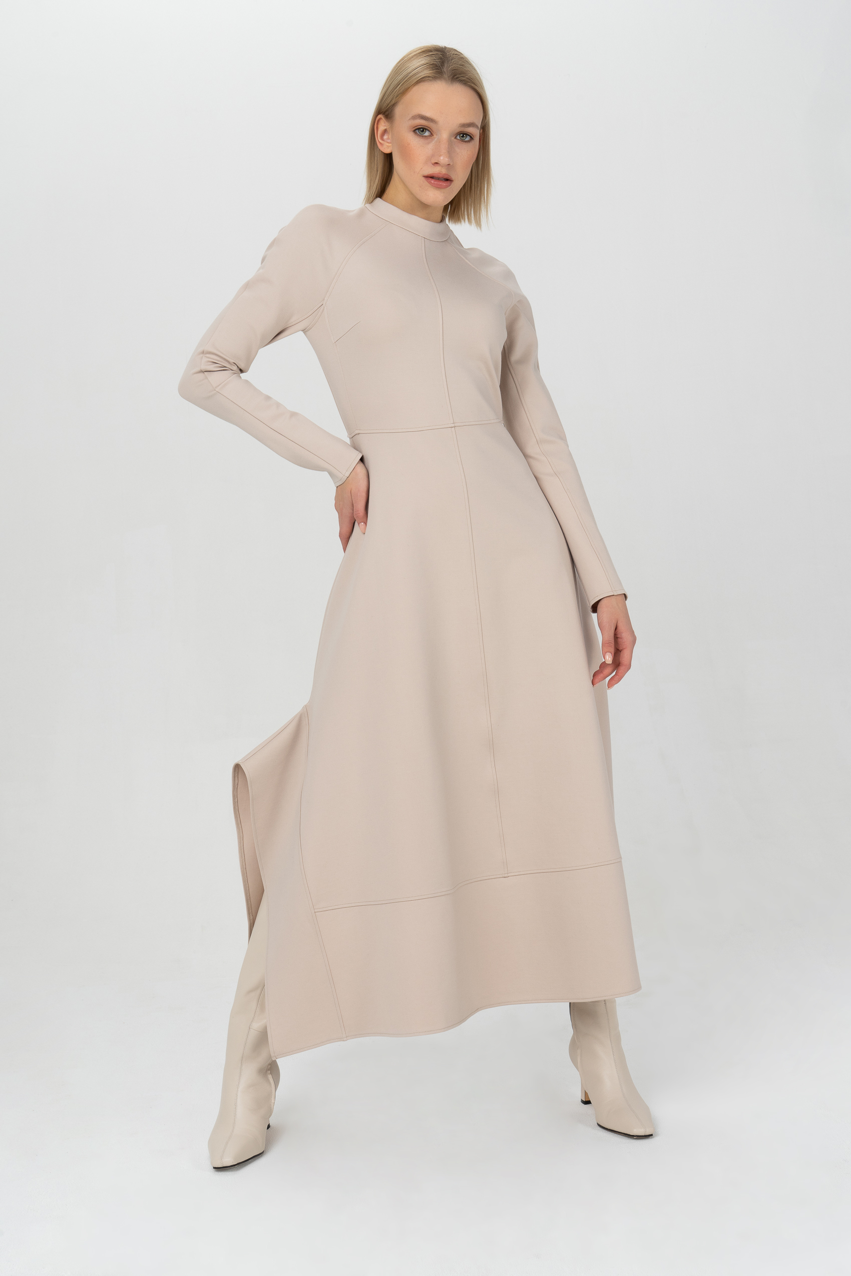 

Платье женское Ennergiia AW23-DR02 бежевое 44 RU, AW23-DR02