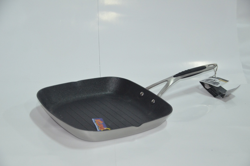 

Гриль-сковородка Bergner Masterpro BGMP-7954 28 см