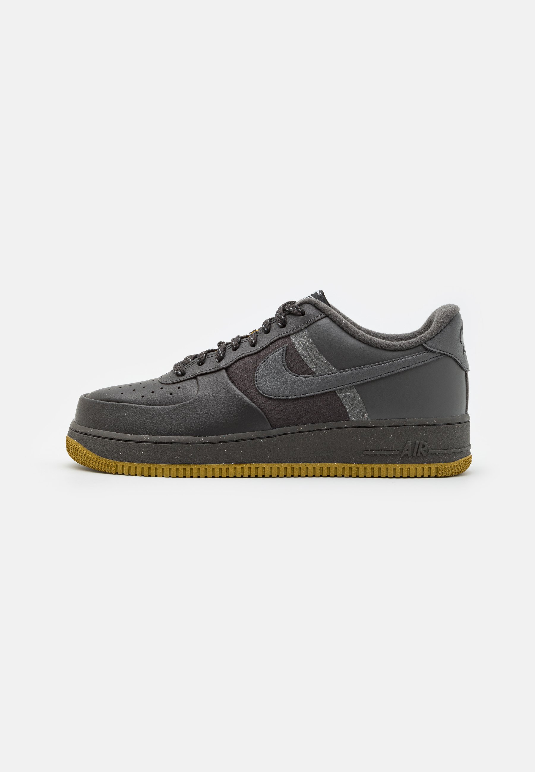 

Кеды мужские Nike Sportswear Air Force 1 07 коричневые 38.5 EU (доставка из-за рубежа), Коричневый, Air Force 1 07