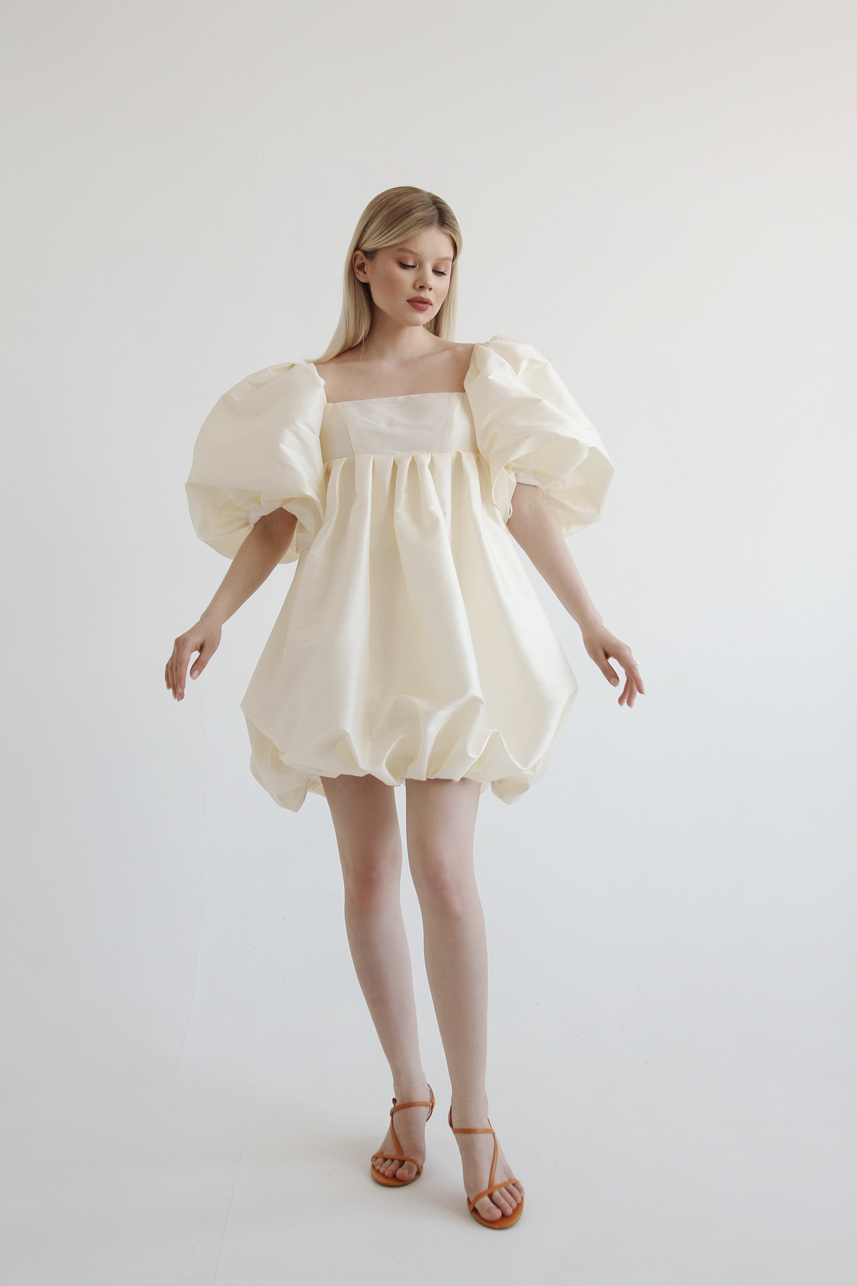 фото Платье женское khismetova dress s22-335 бежевое s
