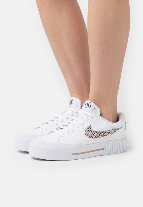 

Кеды женские Nike Wmns Court Legacy Lift белые 44 EU (доставка из-за рубежа), Белый, Wmns Court Legacy Lift