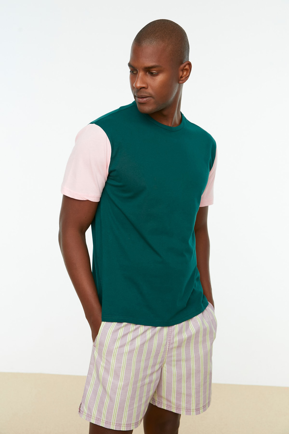 

Футболка мужская Trendyol TMNSS20TS0004 зеленая L, Зеленый, TMNSS20TS0004