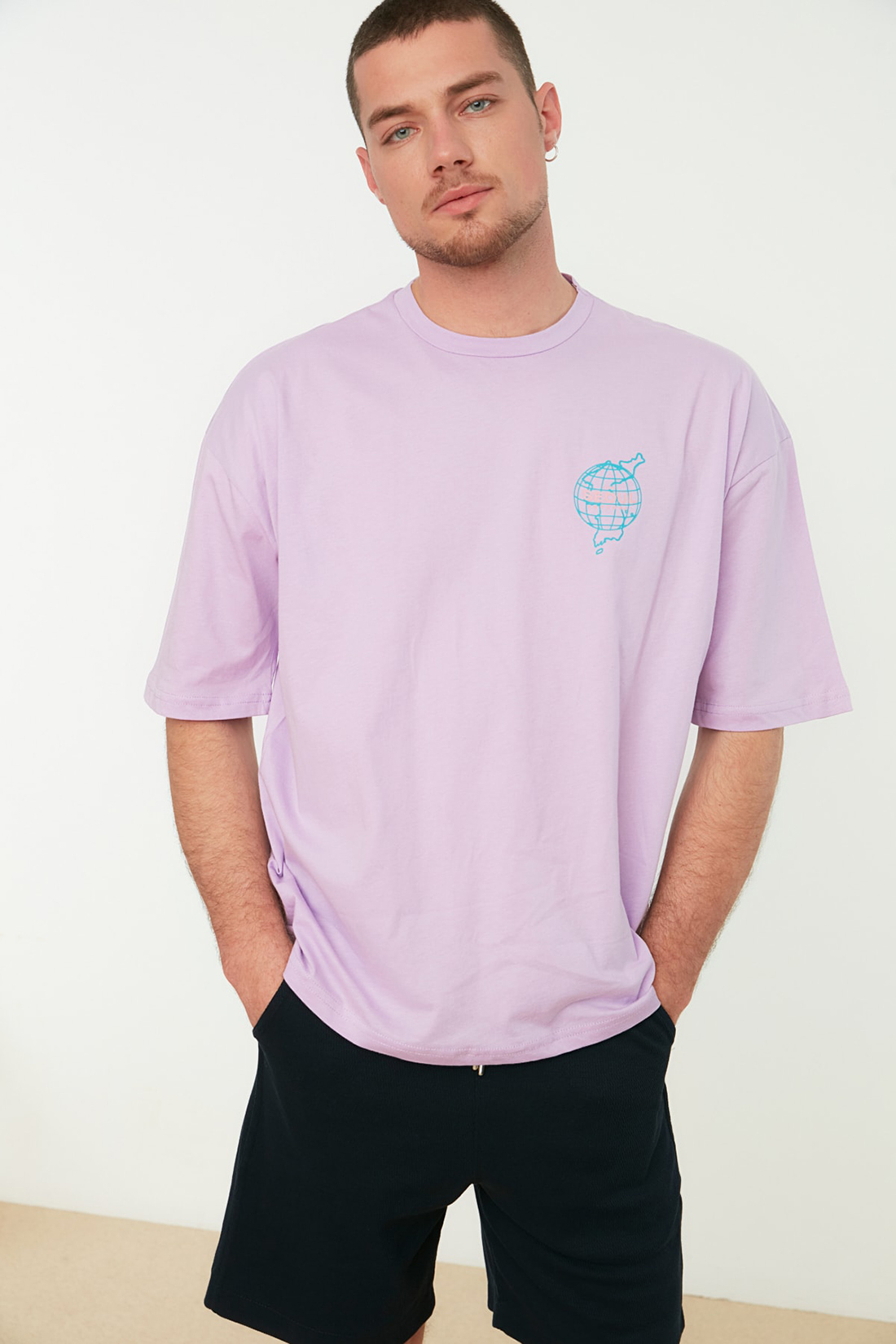 

Футболка мужская Trendyol TMNSS21TS1219 фиолетовая M, Фиолетовый, TMNSS21TS1219