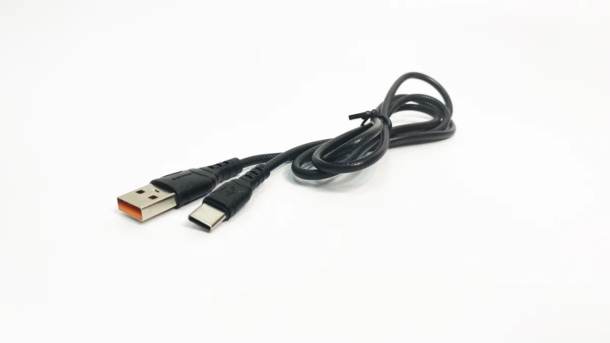 фото Кабель type-c usb 2.4a, denmen, провод 1 метр, черный