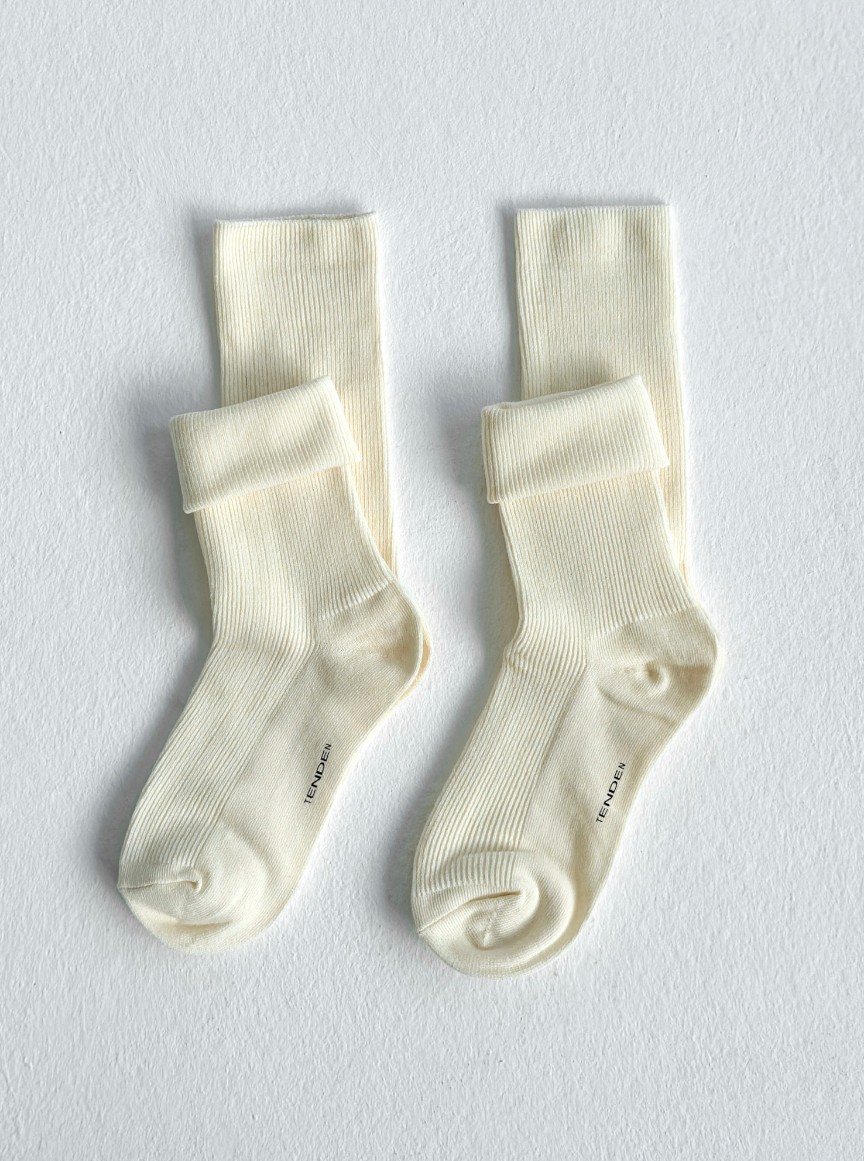 Комплект носков женских TENDEN WSF21/04M бежевых 36-39, 2 пары
