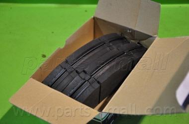 

Комплект тормозных колодок PARTS-MALL PKB018