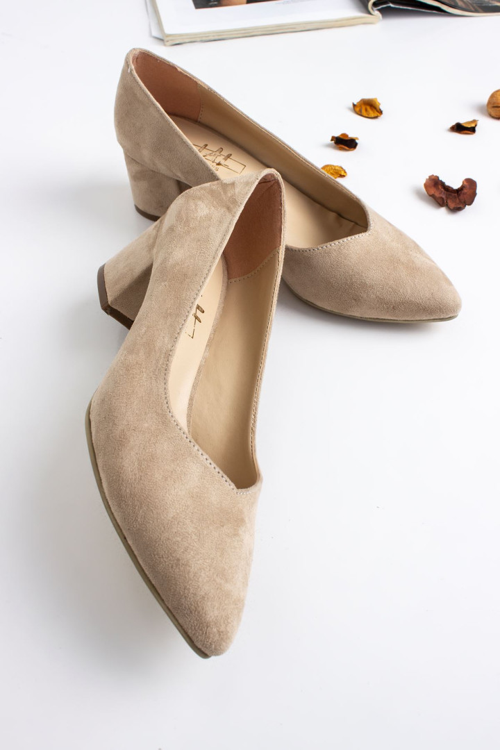 

Туфли женские Lal Shoes B363-R063 бежевые 39 EU, B363-R063