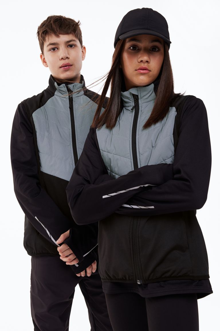 

Жилет детский H&M 1104228, цвет черный/разноцветный, размер 146 (доставка из-за рубежа), 1104228