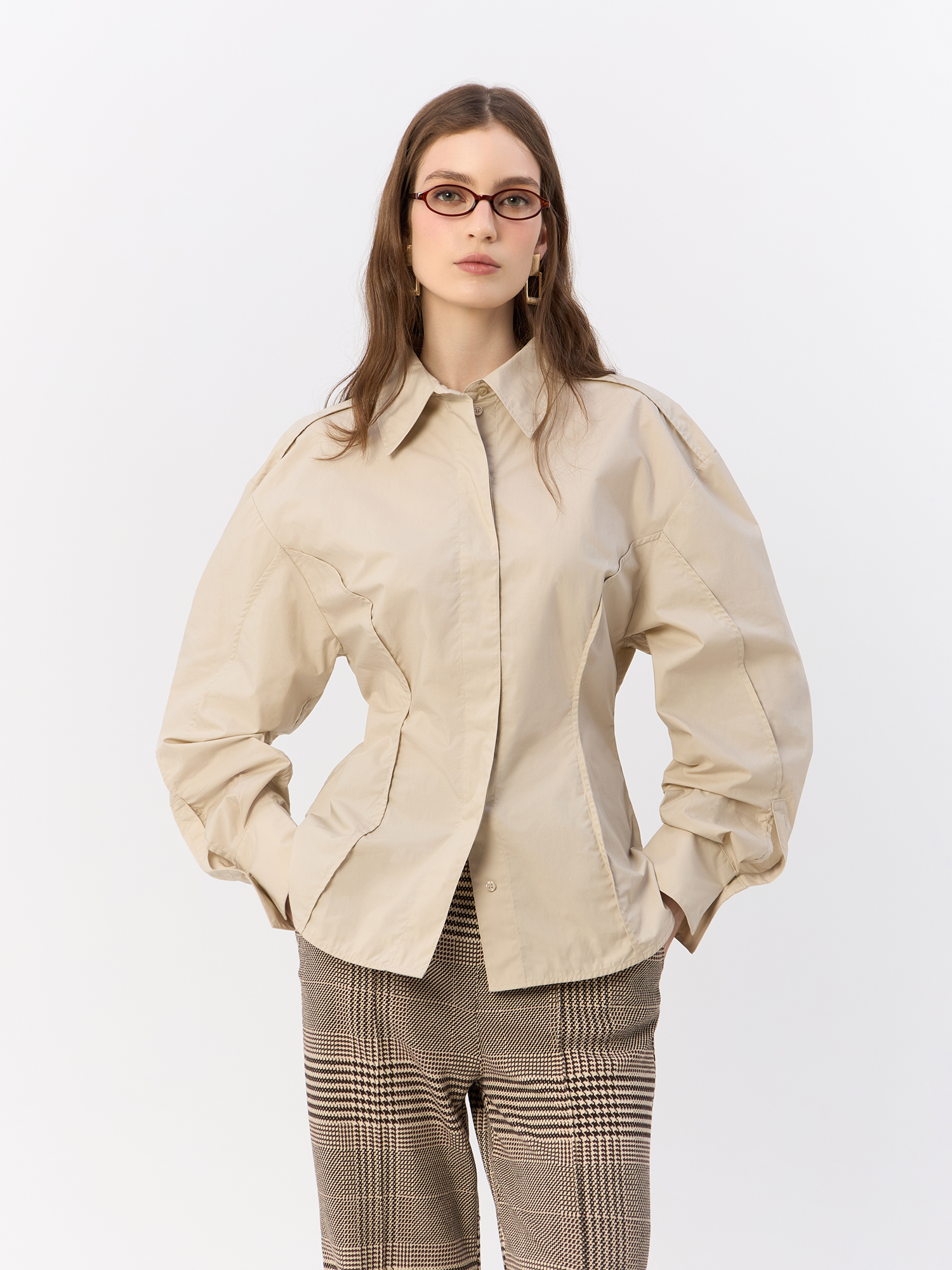 Рубашка женская HM 911867001 бежевая 34 EU 2392₽