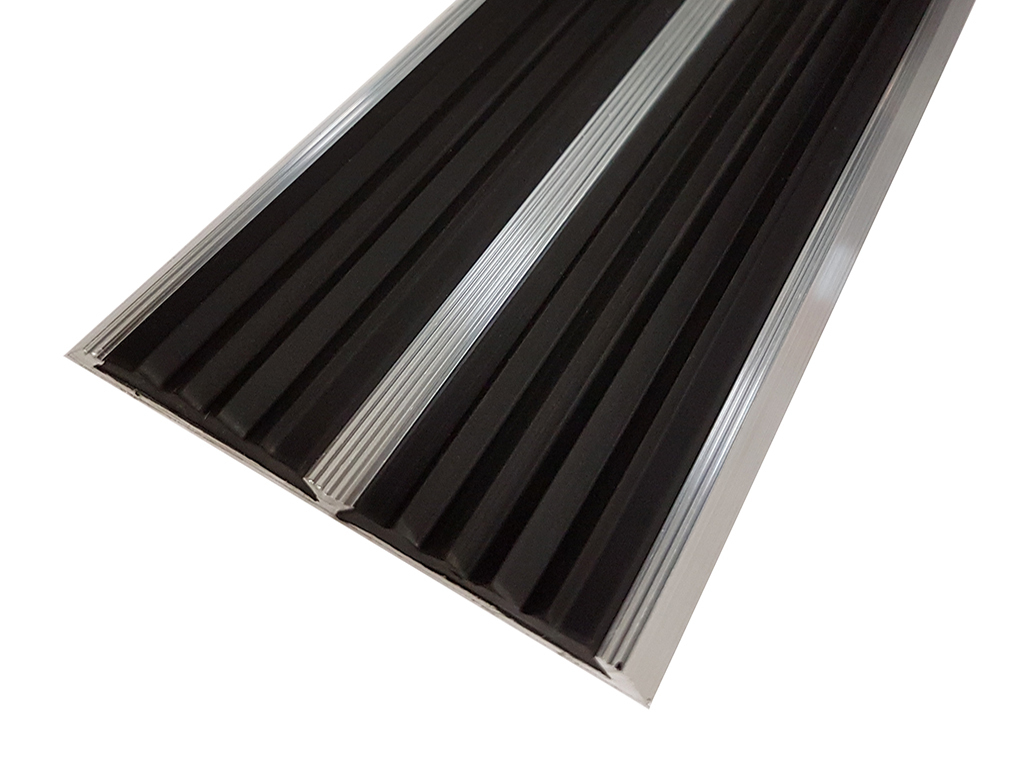 фото Алюминиевая полоса-порог с 2 резиновыми черными вставками, длина 1.33м, упаковка 5 шт safetystep