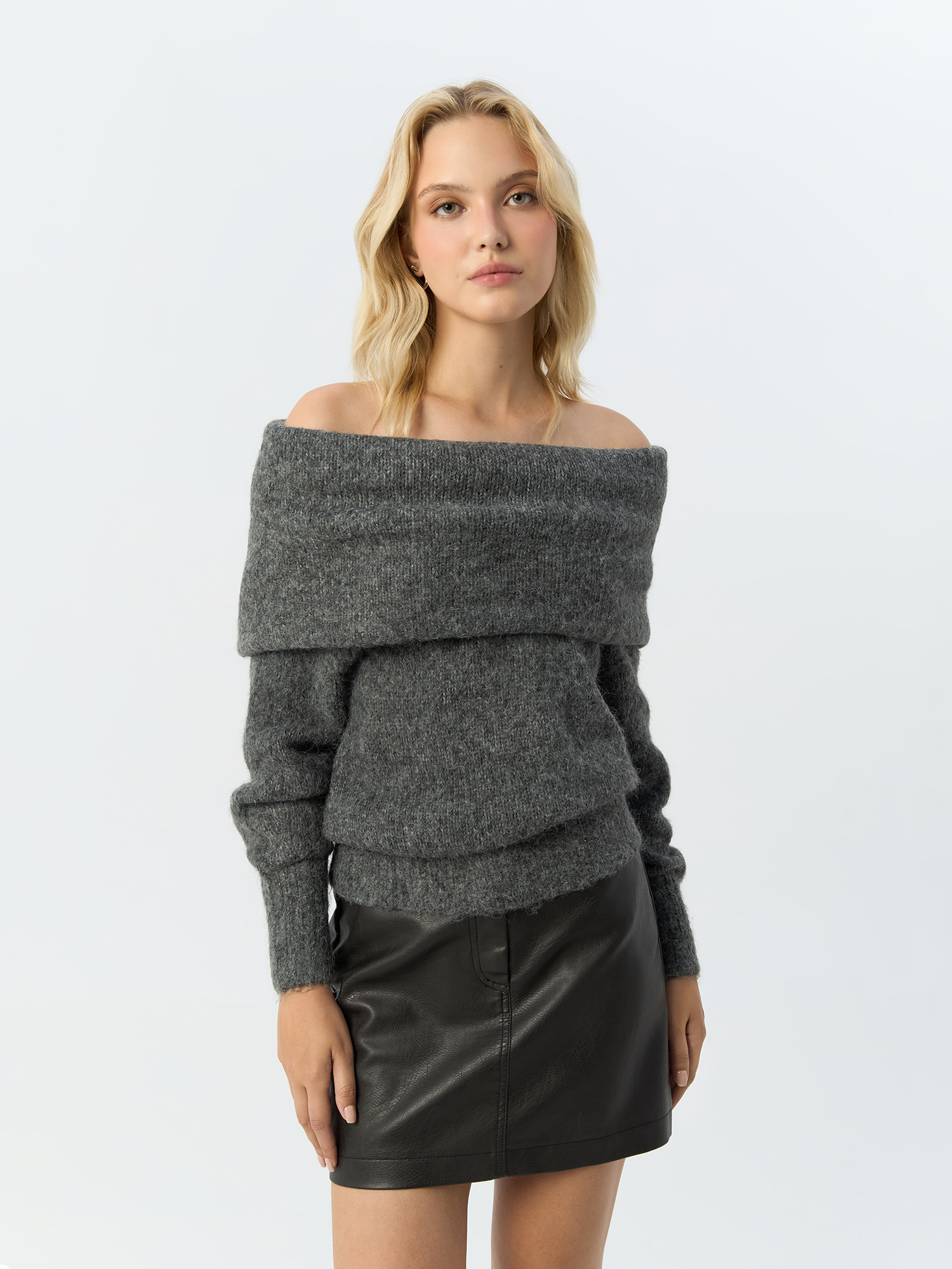 

Свитер женский H&M 932141001 серый XS, 9321410