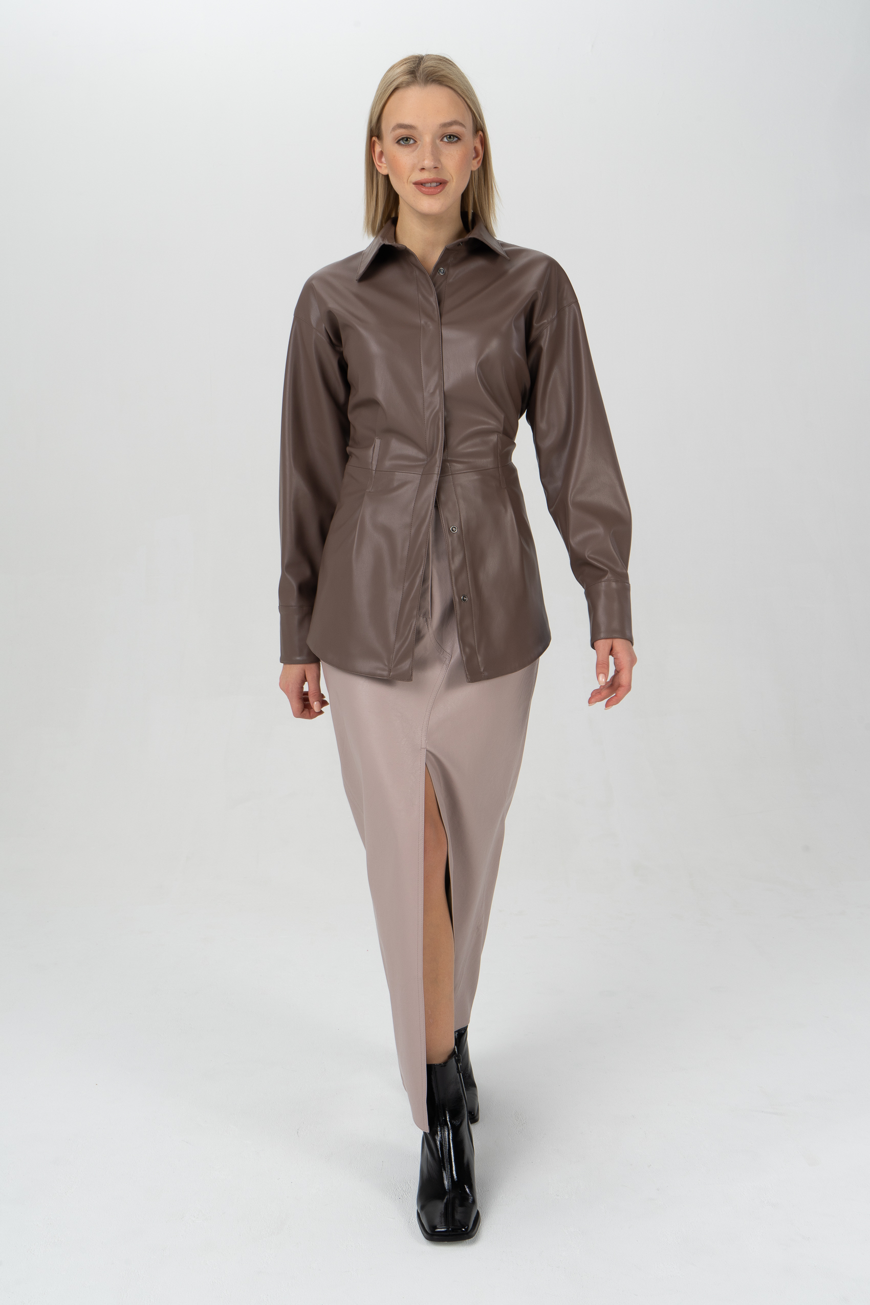 

Рубашка женская Ennergiia AW23-L02 коричневая 48 RU, AW23-L02