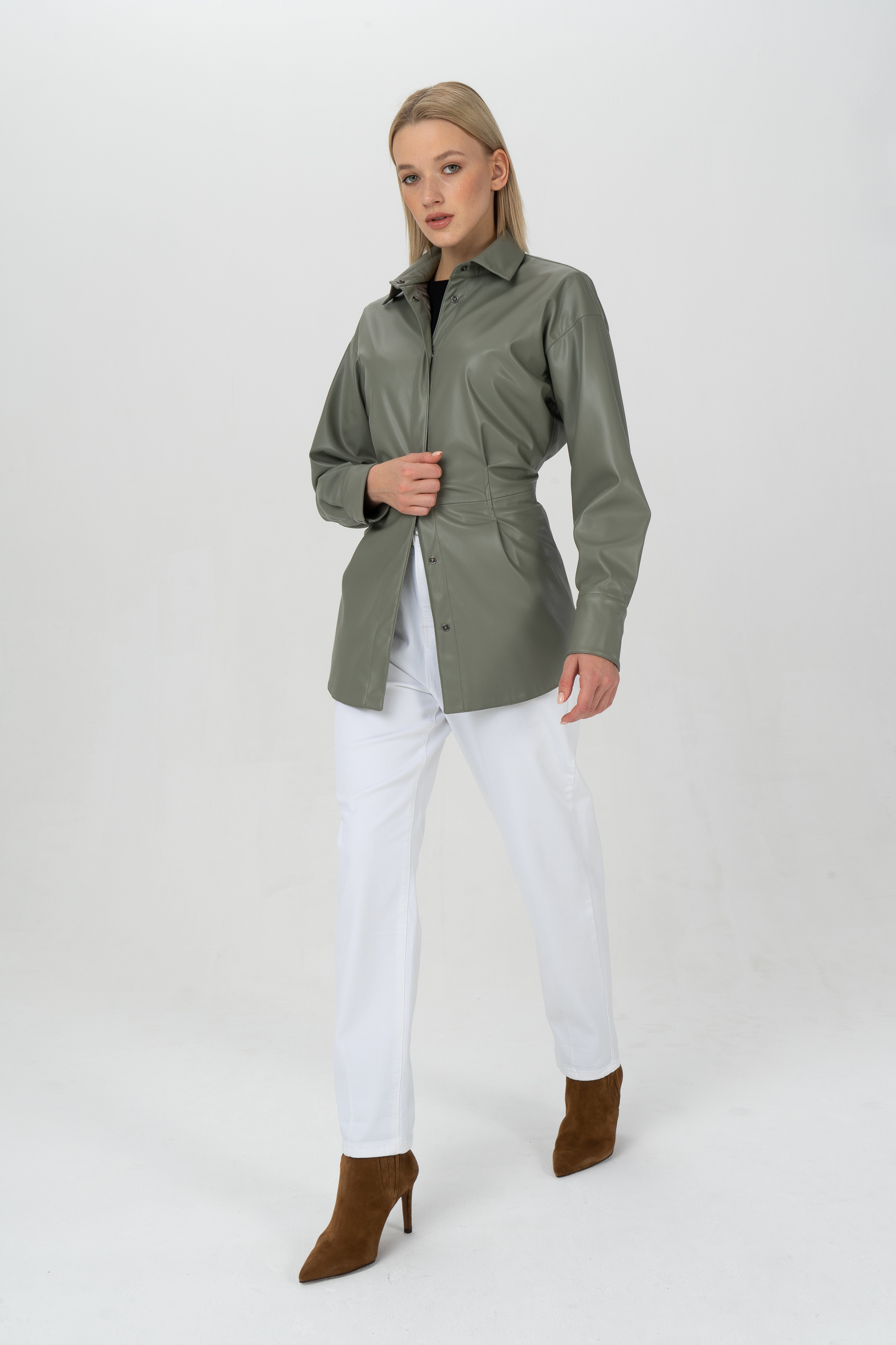 

Рубашка женская Ennergiia AW23-L02 зеленая 42 RU, AW23-L02