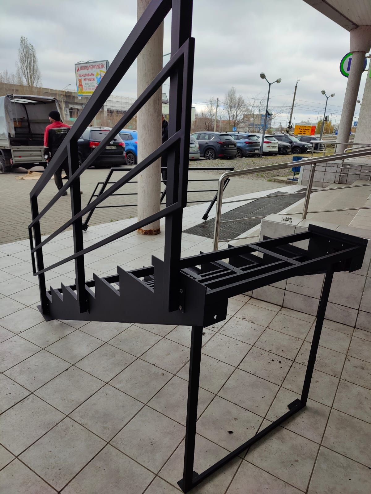 

Ограждение для лестницы-крыльца 8 ступеней,правое, S8O/P