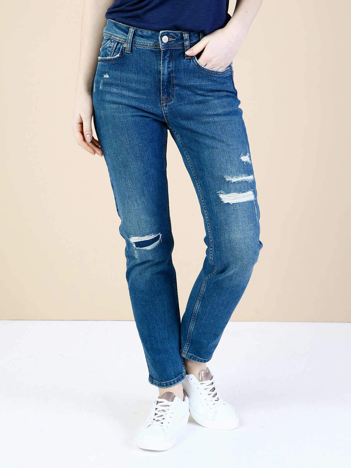 

Джинсы женские Colins CL1034571_q1.v1_DN04529 голубые 25-28 INT, CL1034571_q1.v1_DN04529