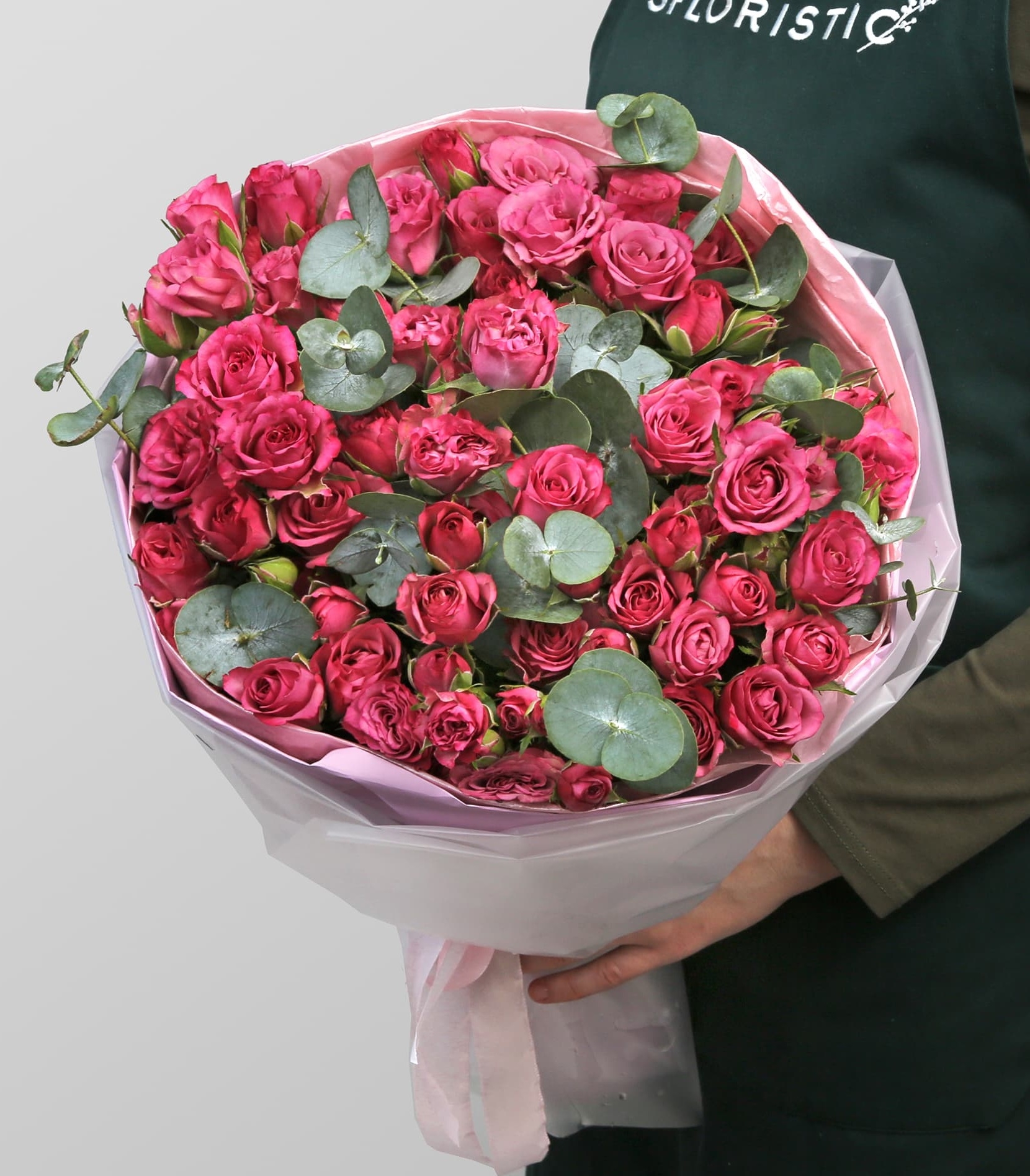 

БукетStudio Floristic из кустовых роз 15 шт 50 см Розовый аромат