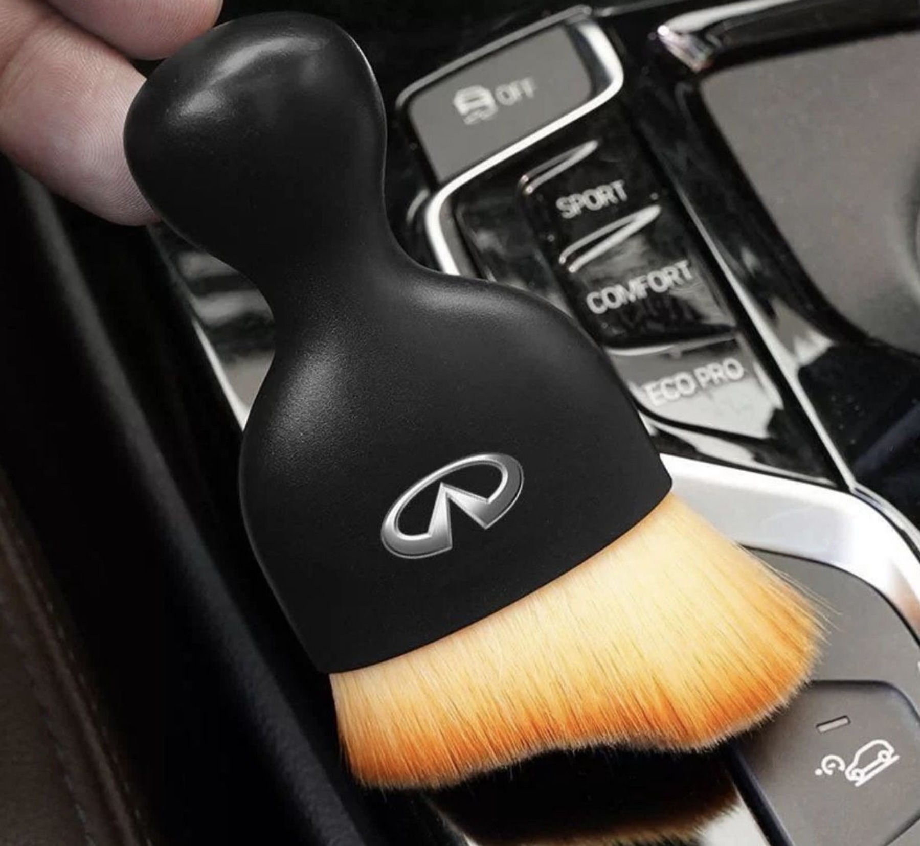 

Мягкая щетка для чистки салона авто с логотипом Infiniti, Щетка автомобильная