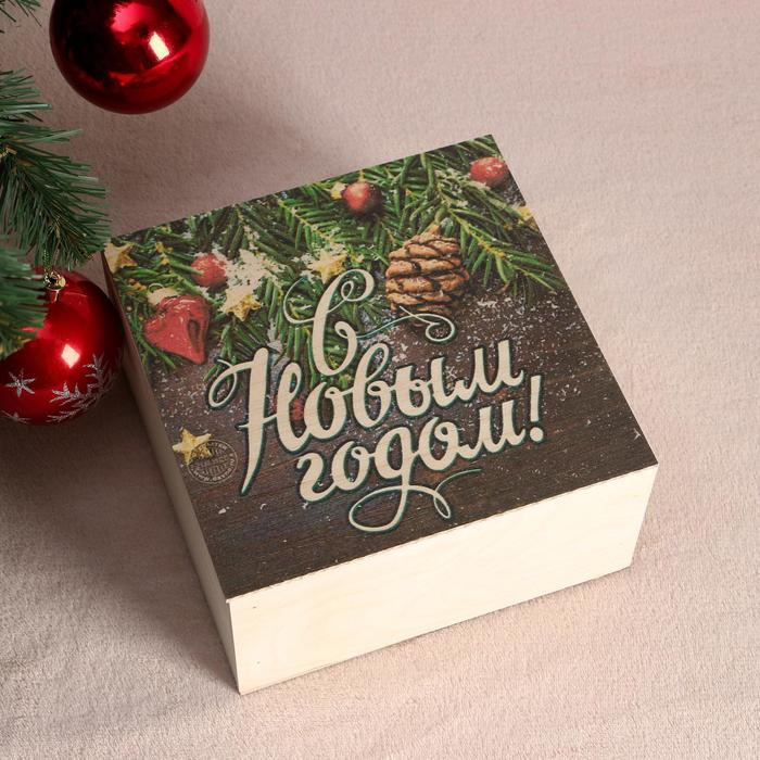

Коробка подарочная с накладной крышкой "С Новым годом, шишки", 20х20х10 см, печать, Бежевый