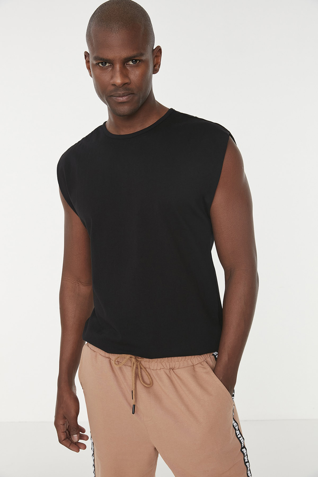 

Майка мужская Trendyol TMNSS20AL0067 черная S, Черный, TMNSS20AL0067