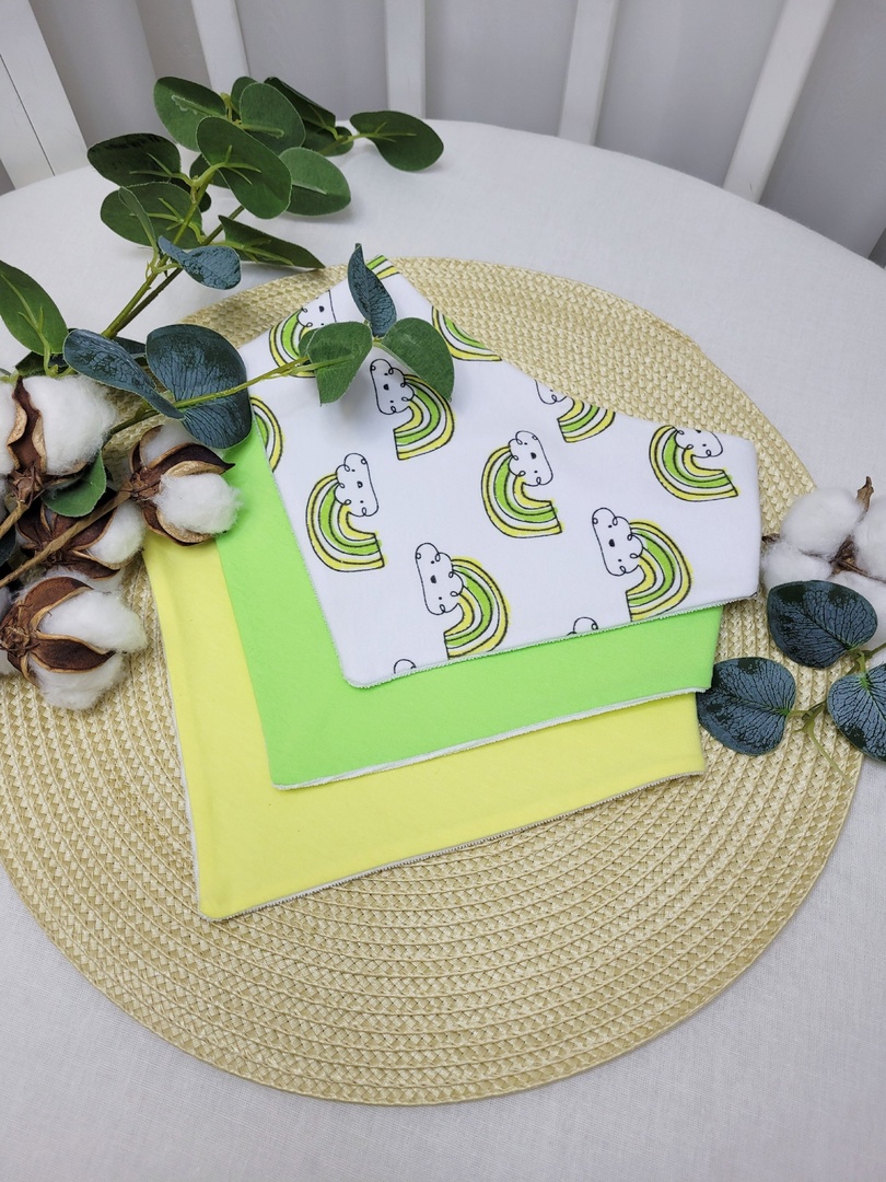 Нагрудники непромокаемые Зелёные радуги 3шт