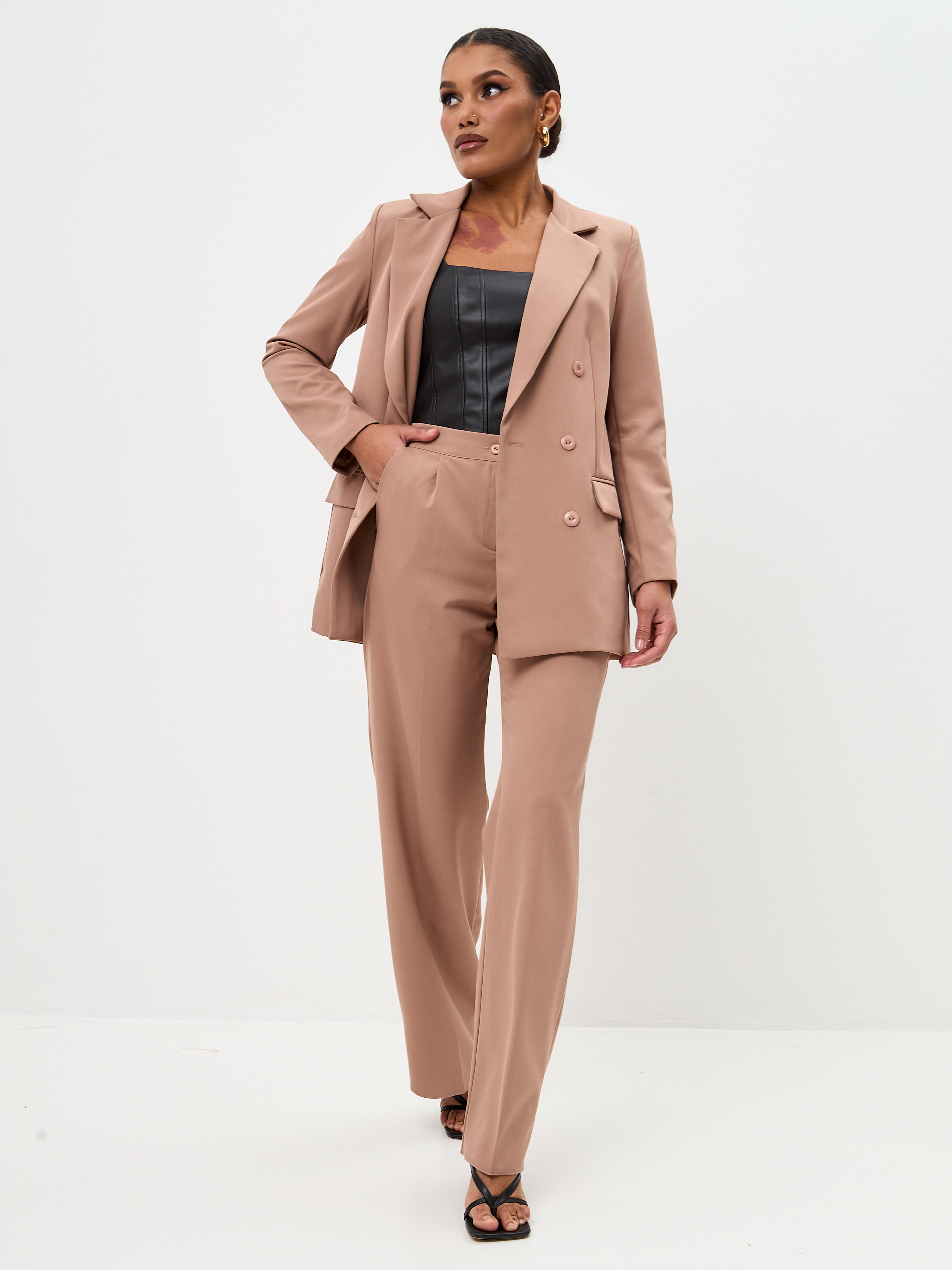 

Костюм женский DAZZLE STYLE Кристина бежевый 46 RU, Кристина
