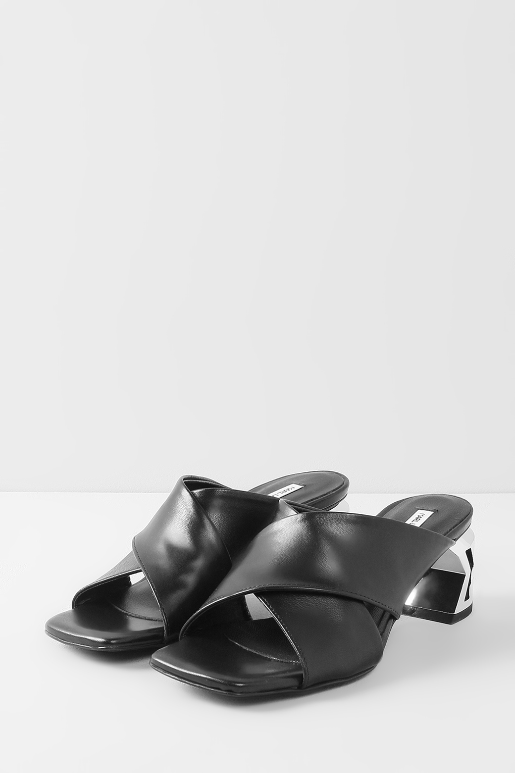 

Мюли женские Karl Lagerfeld KL30605 черные 36 EU, Черный, KL30605