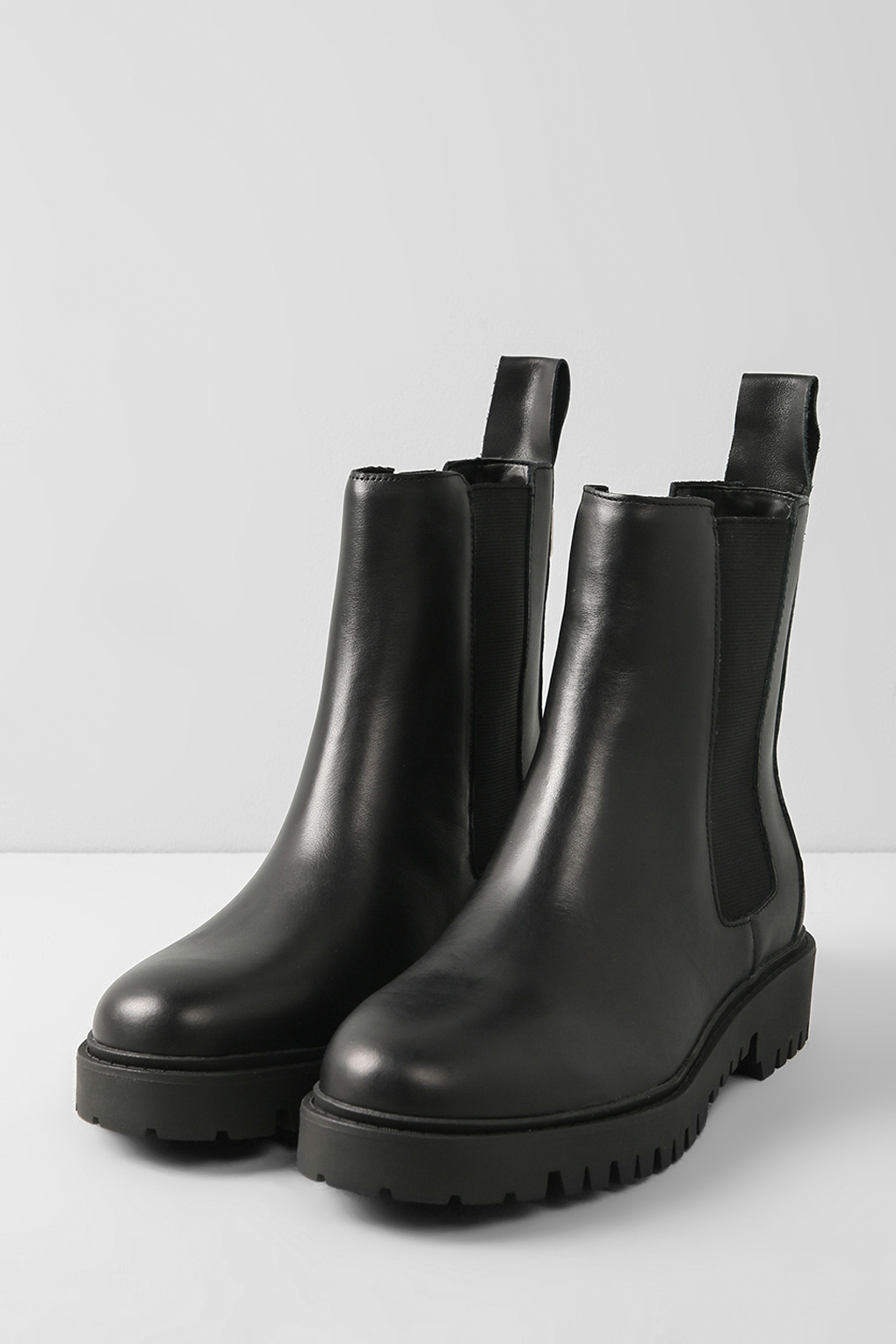 

Ботинки женские Guess FL7OAK LEA10 черные 41 EU, Черный, FL7OAK LEA10