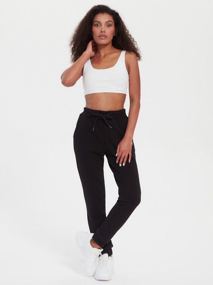 

Спортивные брюки женские Jolie Femme J032/п-01 черные 46 RU, J032/п-01