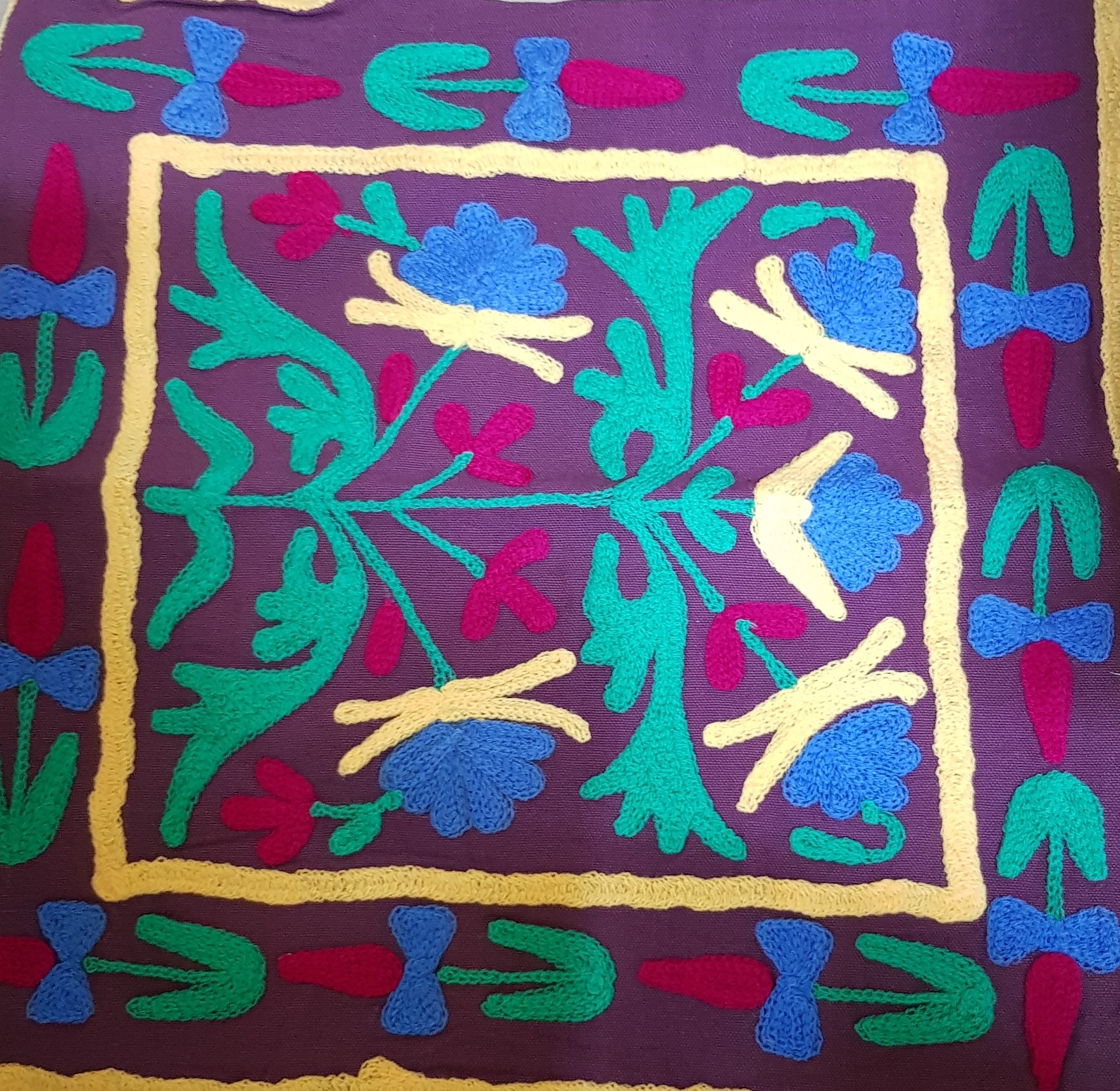 фото Наволочка с вышивкой для декоративной подушки " цветы" 40*40 см., индия arloni