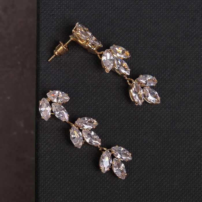 

Серьги Queen fair со стразами, Голливуд, ветвь из эллипсов, белые, в золоте, со стразами, Голливуд, ветвь из эллипсов, белые, в золоте