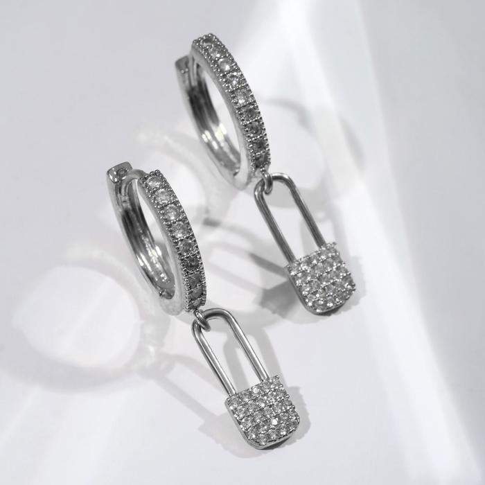 

Серьги Queen fair со стразами, Сказка, булавки на кольце, белые, в серебре, со стразами, Сказка, булавки на кольце, белые, в серебре