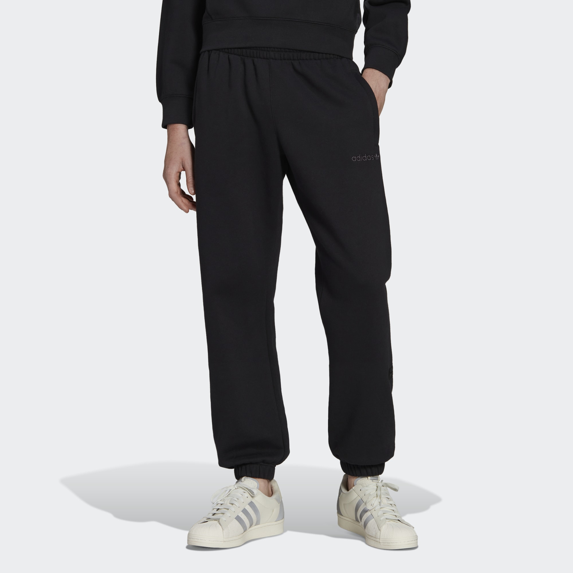 

Спортивные брюки мужские Adidas HM4826 черные M, HM4826