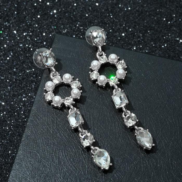 

Серьги Queen fair с жемчугом, Висячие кольца, богатство, белые, в серебре, с жемчугом, Висячие кольца, богатство, белые, в серебре