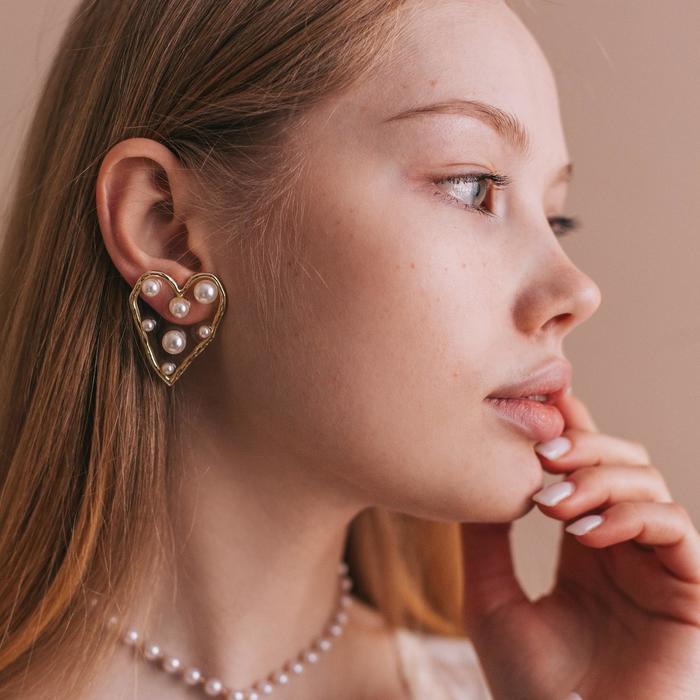 

Серьги из бижутерного сплава Queen Fair с жемчугом, Грейс, сердечки, жемчуг искусственный, с жемчугом, Грейс, сердечки