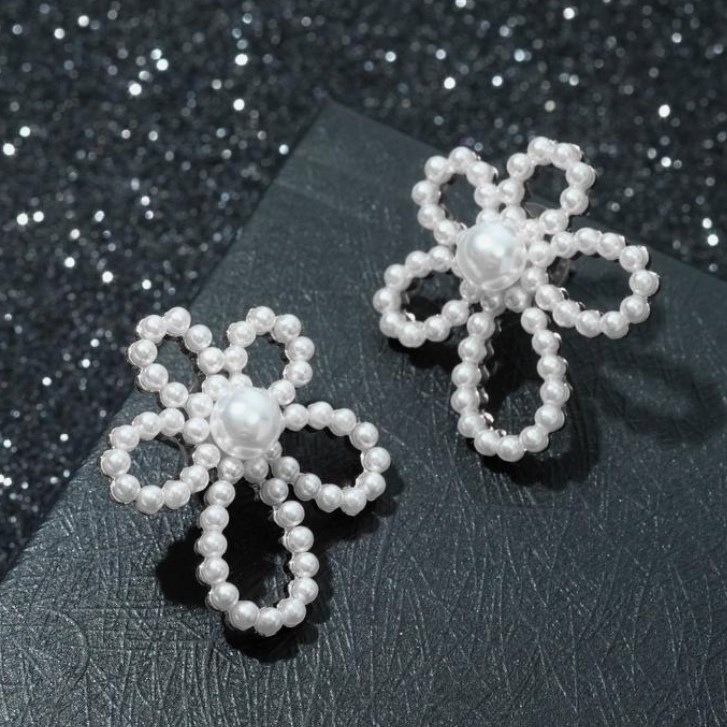 

Серьги Queen fair с жемчугом, Цветочек, контур, белые, в серебре, с жемчугом, Цветочек, контур, белые, в серебре