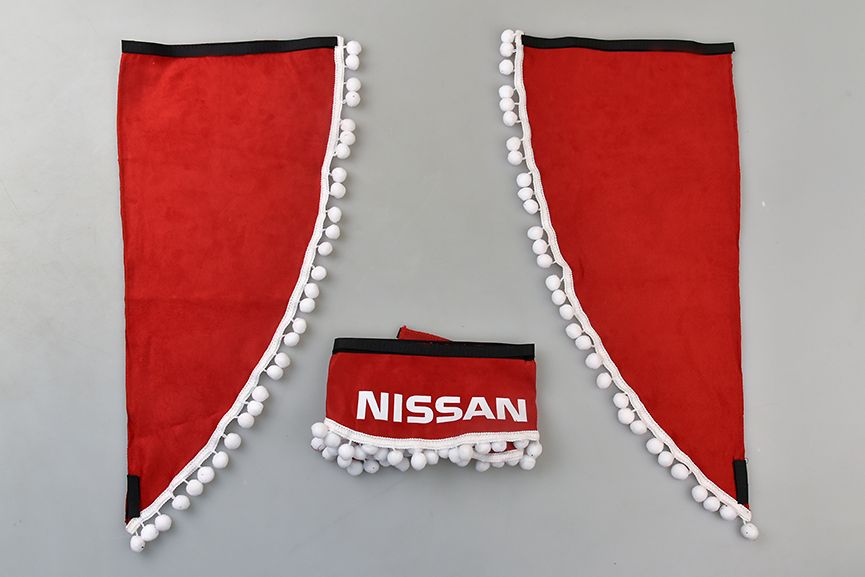 

Ламбрекен лобового стекла и угол на грузовик NISSAN (польская ткань) Красный с белым