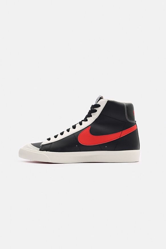 

Кеды мужские Nike Blazer MID 77 EMB черные 7.5 US, Черный, Blazer MID 77 EMB