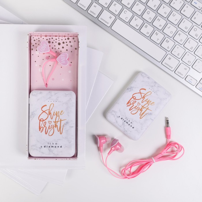 

Набор наушники вакуумные и внешний аккумулятор 5000 mAh, Love