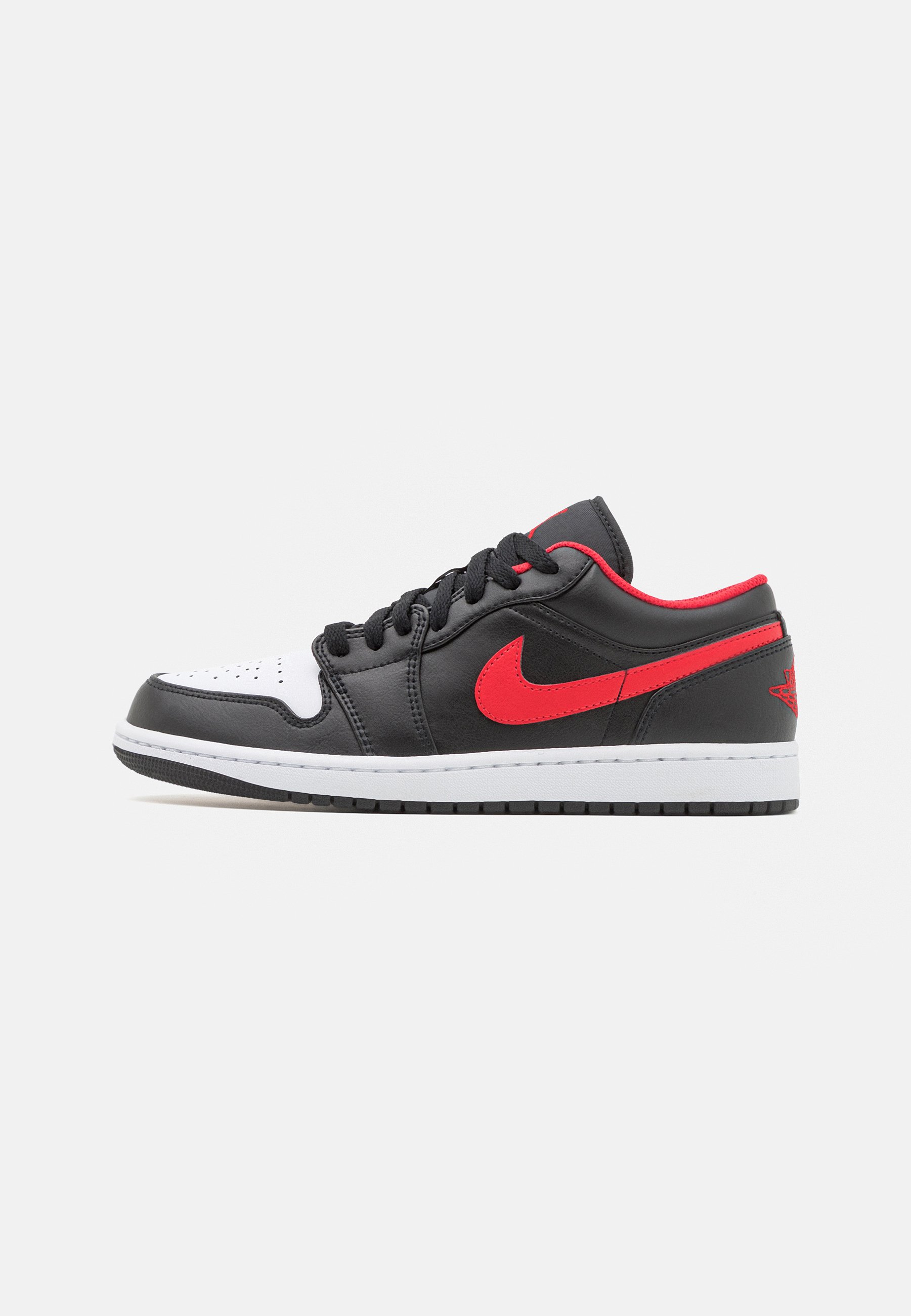 

Кеды мужские Jordan Air 1 черные 52.5 EU (доставка из-за рубежа), Черный, Air 1