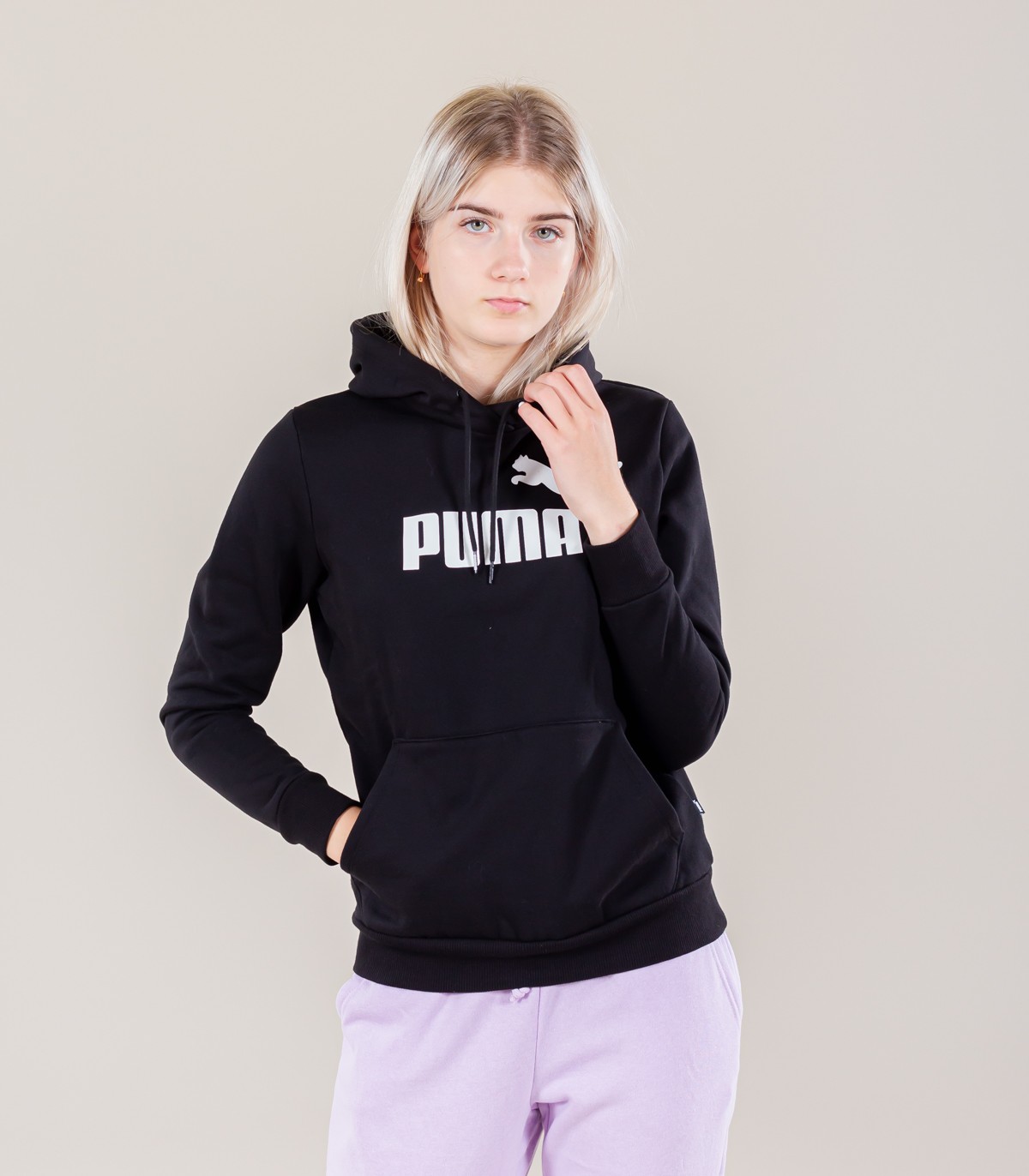 Худи женское PUMA Ess Logo Hoodie FL 58678801 черное L