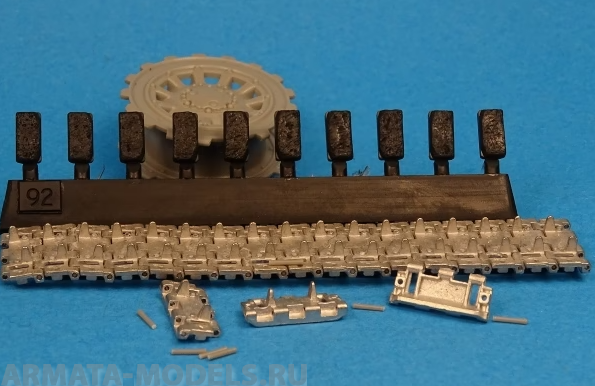 

MTL-35092 Tracks for AMX-13 with rubber pads, worn out /destructed