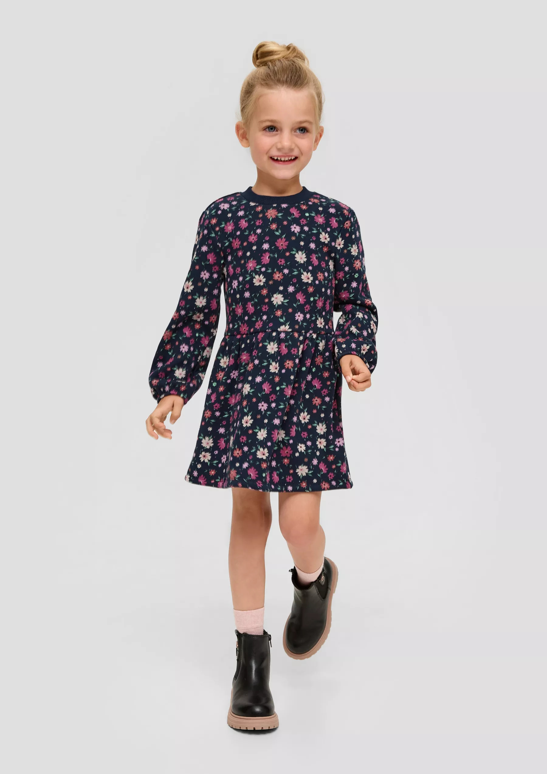 Платье детское для девочек QS by s.Oliver 2133923 темно-синее 110 темно синее платье с поясом pietro brunelli