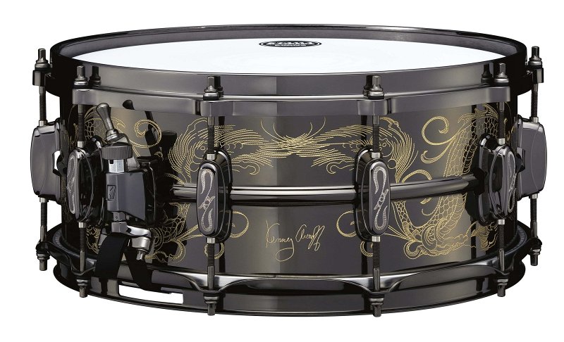 

TAMA KA146A40 Limited Kenny Aronoff 40th Anniversary 14х6 Engraved Brass Snare Drum, Черный, TAMA KA146A40 Limited Kenny Aronoff 40th Anniversary 14"х6" Engraved Brass Snare Drum