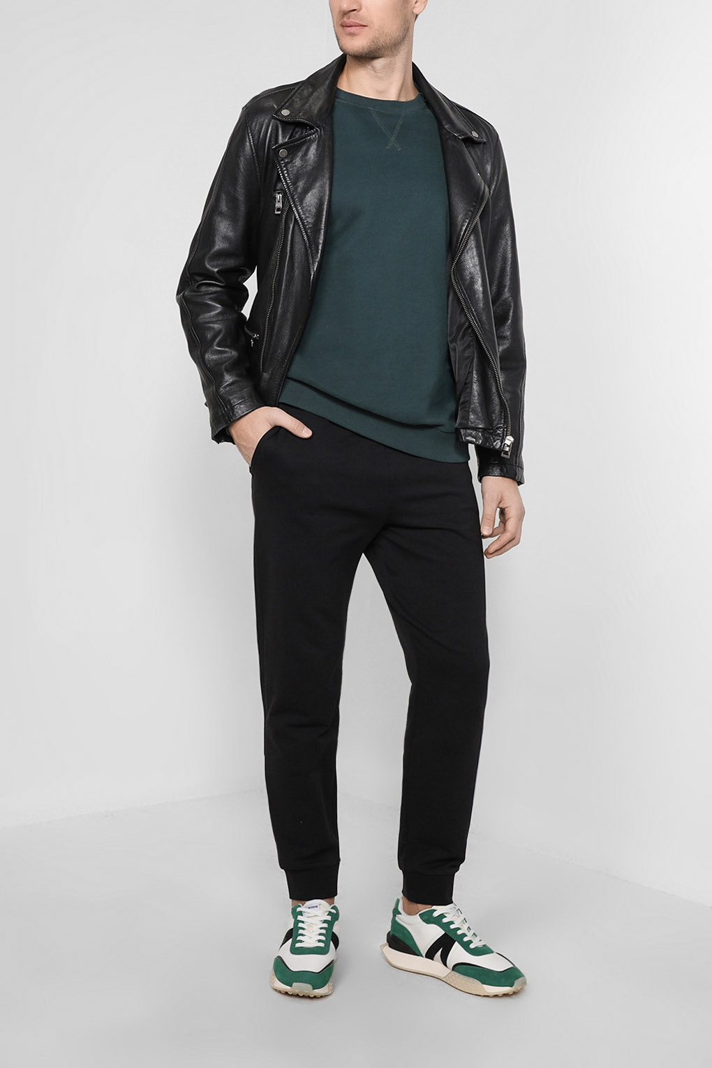 

Спортивные брюки мужские Guess Jeans M2BB37 K7ON4 черные 2XL, M2BB37 K7ON4